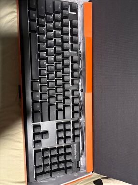 SteelSeries Black Wired Mechanical Keyboard – Full-Size Gaming & Productivity